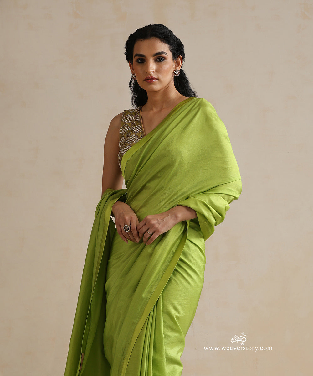 Lime_Green_Pure_Silk_Saree_With_Satin_Finishing_WeaverStory_02