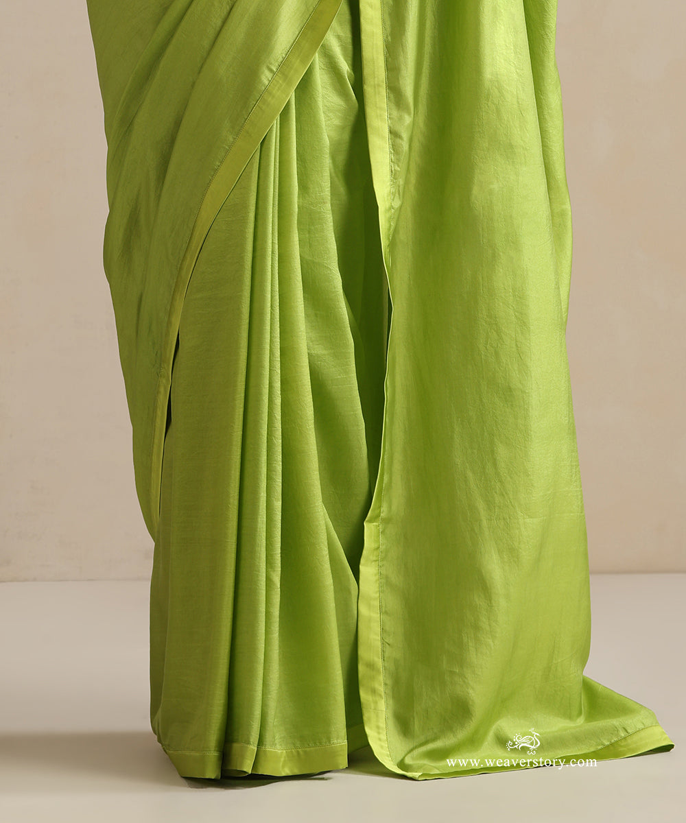 Lime_Green_Pure_Silk_Saree_With_Satin_Finishing_WeaverStory_04