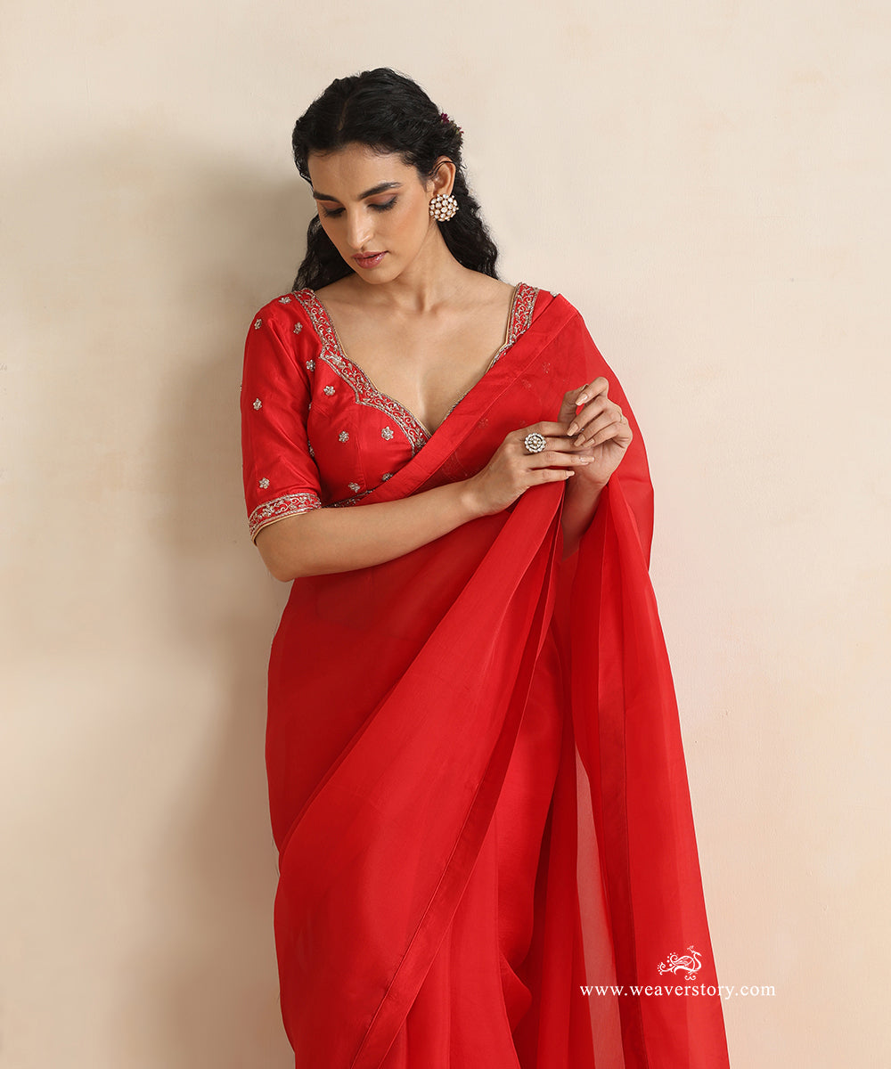Red_Pure_Organza_Saree_With_Satin_Finishing_WeaverStory_02