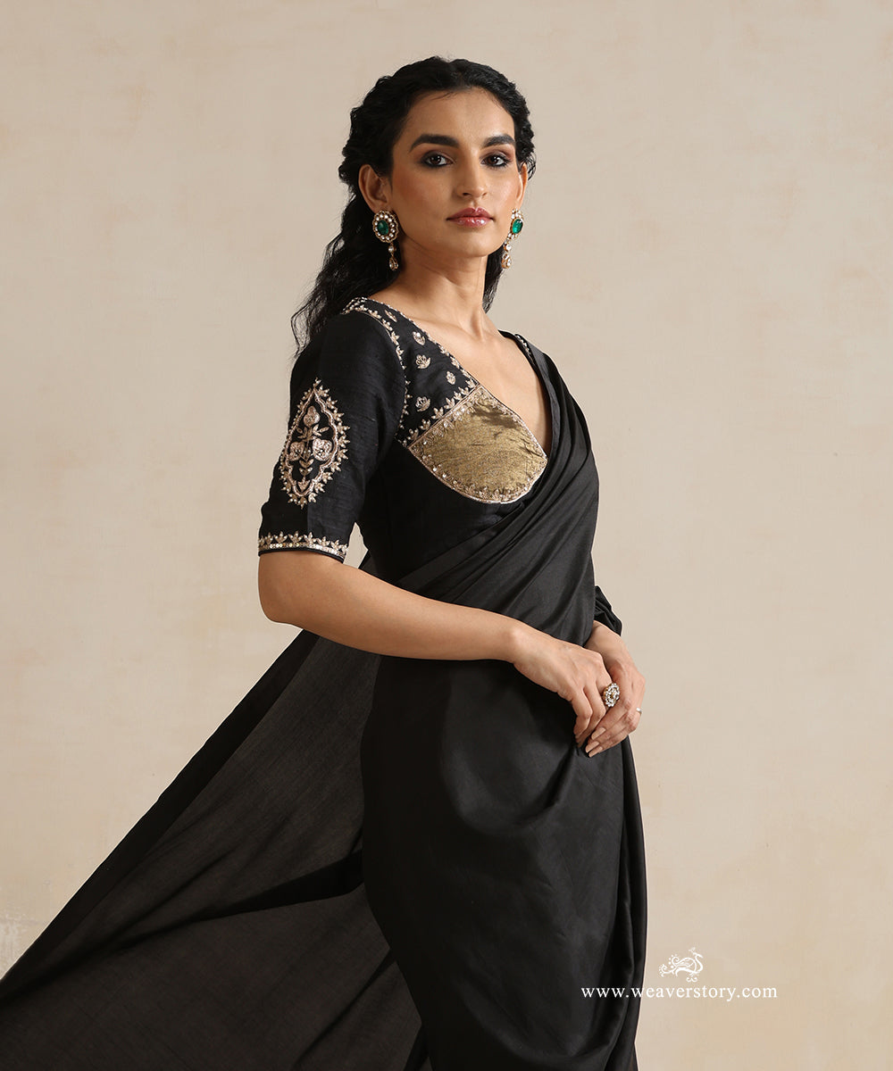 Black_Pure_Silk_Saree_With_Satin_Finishing_WeaverStory_02