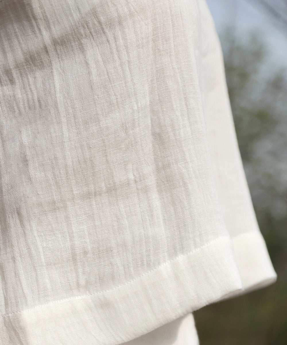 White_Handloom_Pure_Cotton_Double_Gauze_Top_With_Square_Neckline_WeaverStory_04