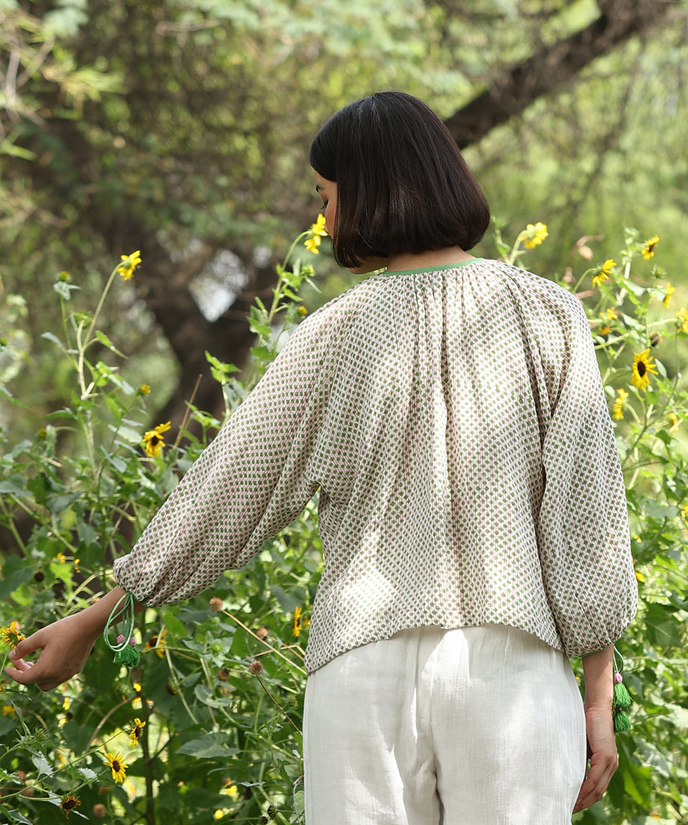White_Handloom_Pure_Cotton_Top_With_Gathers_And_Sleeves_WeaverStory_03