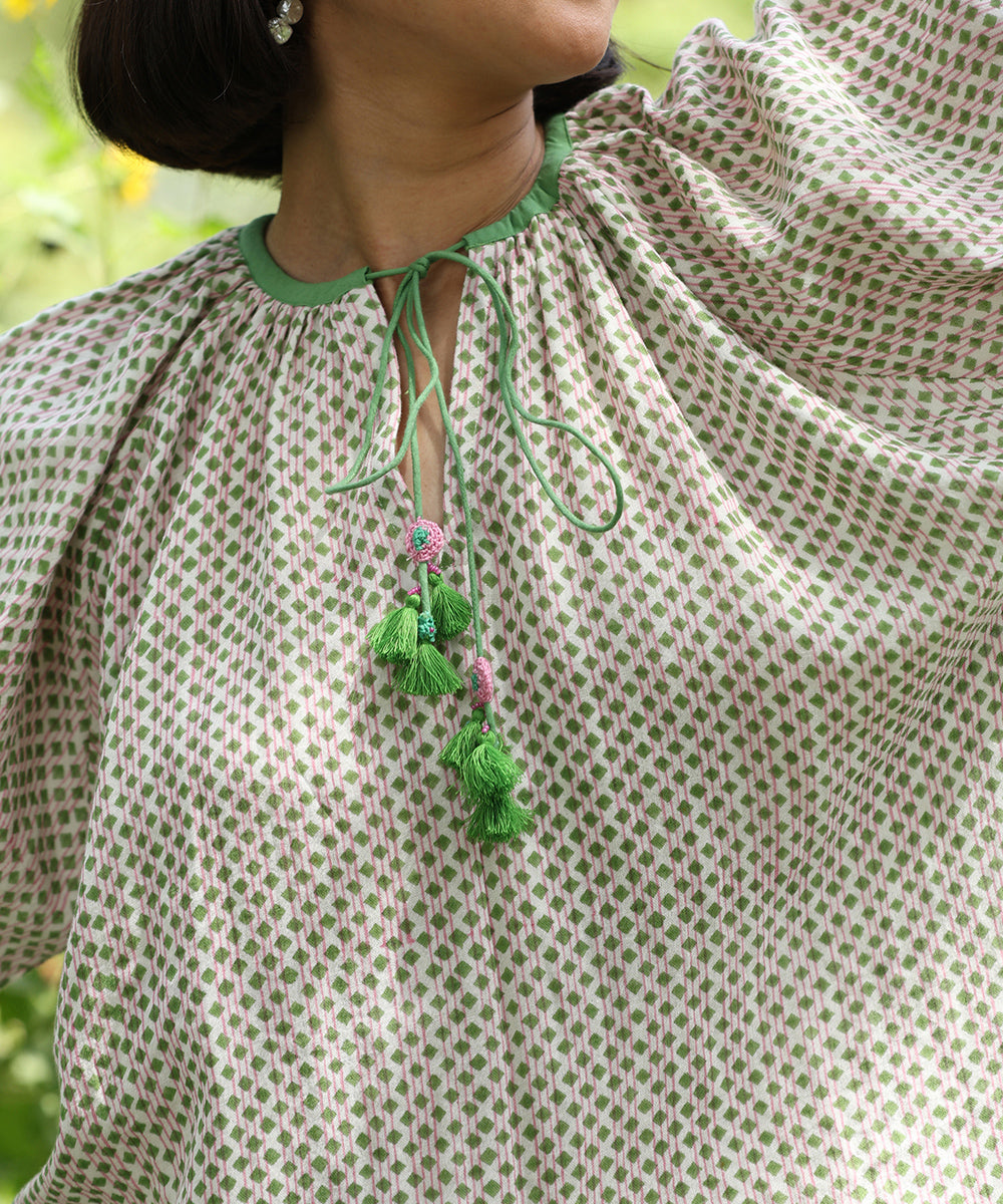 White_Handloom_Pure_Cotton_Top_With_Gathers_And_Sleeves_WeaverStory_04