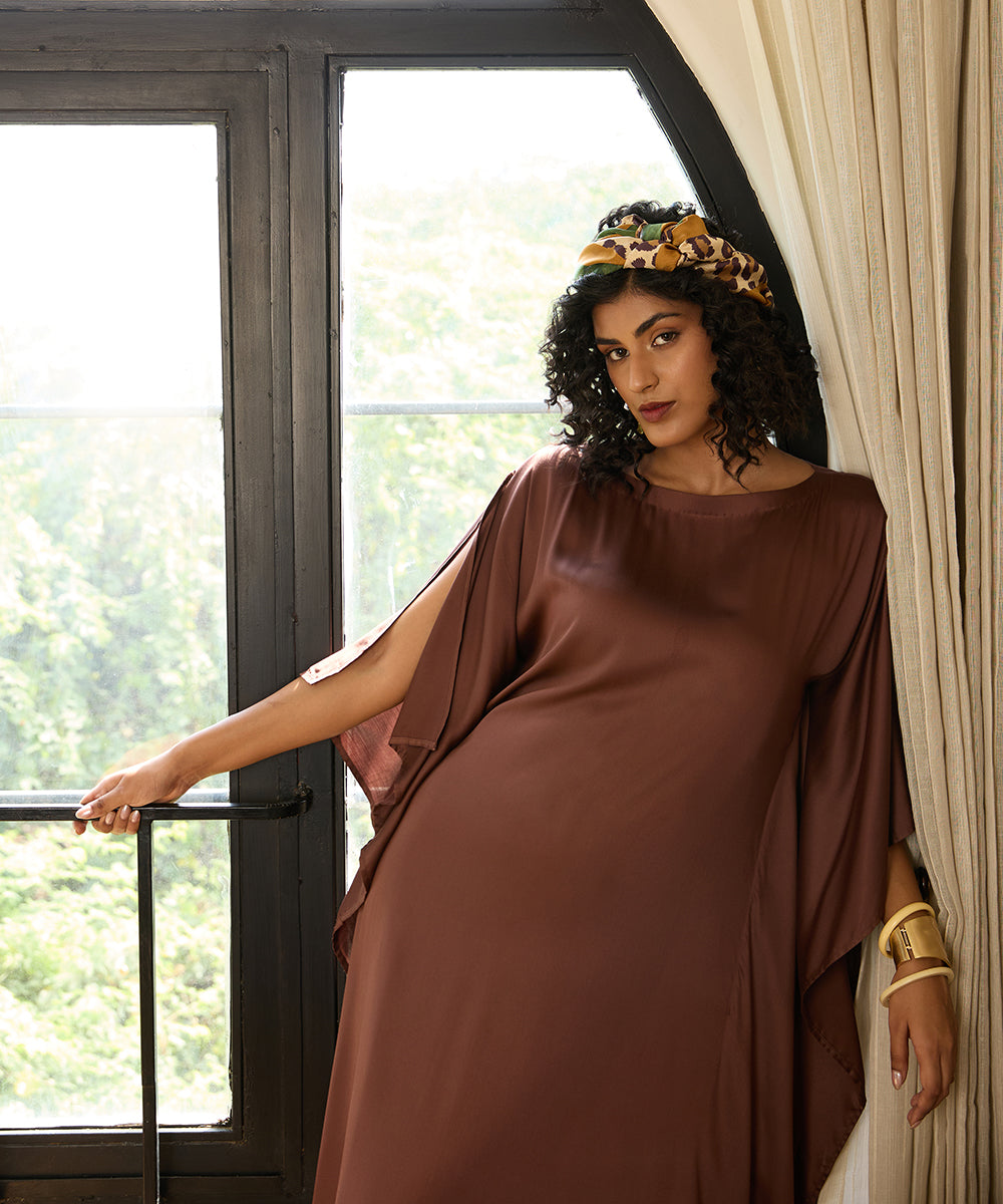 Cocoa_Swirl_Kaftan_–_Light_And_Expresso_Brown_Cotton_Satin_WeaverStory_05