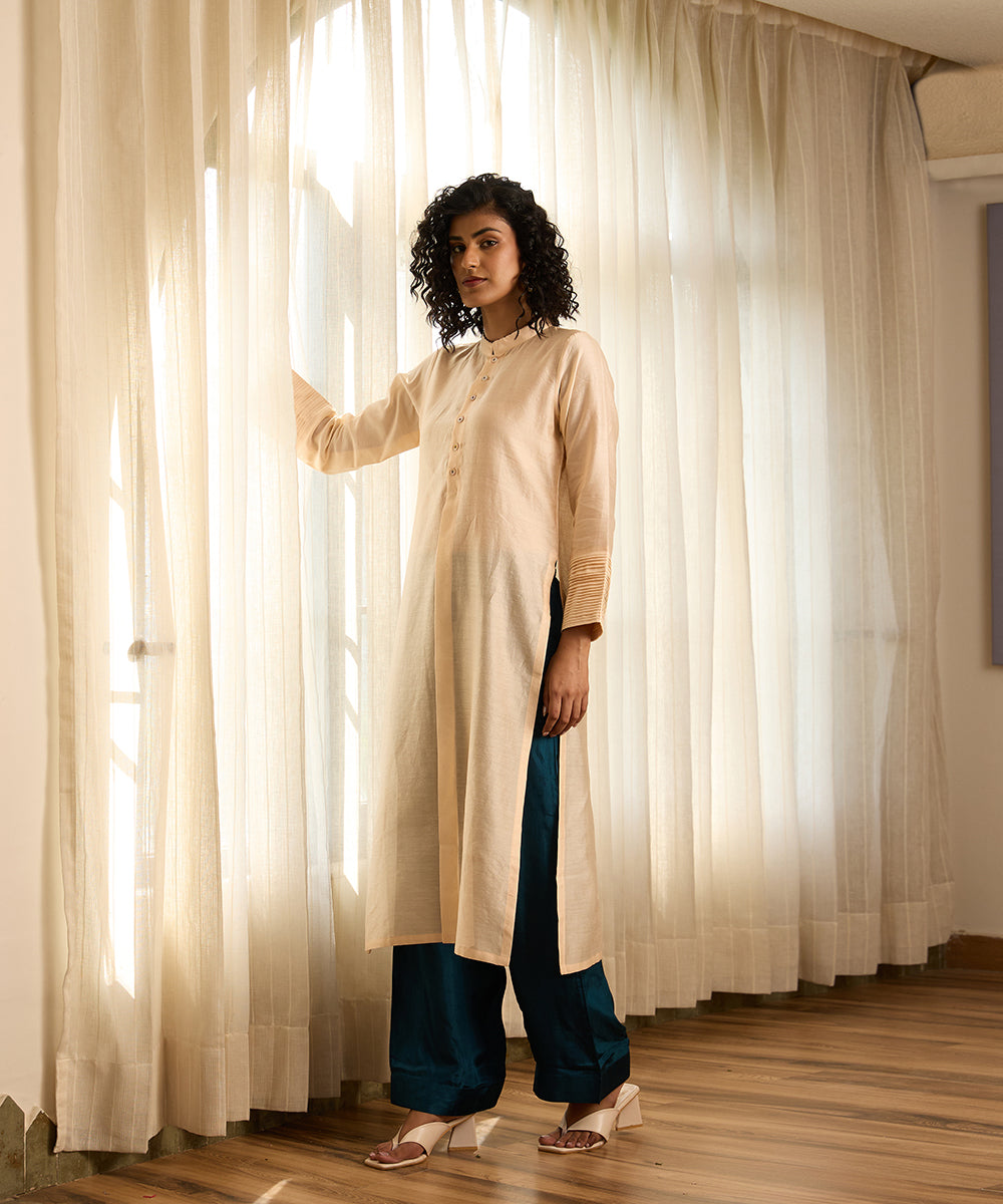 Ivory_&_Teal_Pintuck_Kurta_Set_WeaverStory_02