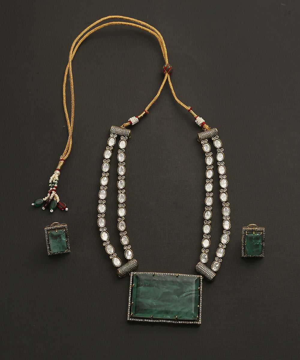 Daneen_Handcrafted_Necklace_Set_With_Green_Semi_Precious_Stones_WeaverStory_02