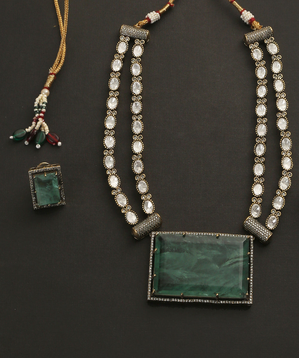 Daneen_Handcrafted_Necklace_Set_With_Green_Semi_Precious_Stones_WeaverStory_03