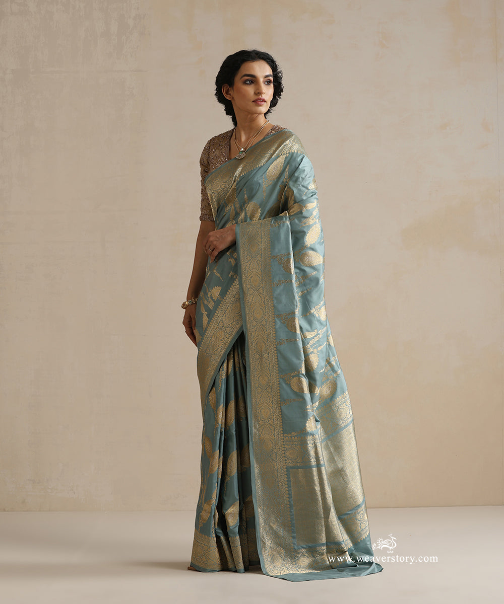 Powder_Blue_Handloom_Pure_Katan_Silk_Sona_Rupa_Banarasi_Saree_With_Jaal_And_Leaves_Motifs_WeaverStory_02
