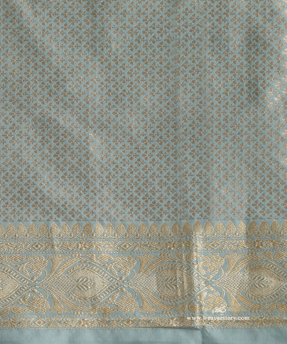 Powder_Blue_Handloom_Pure_Katan_Silk_Sona_Rupa_Banarasi_Saree_With_Jaal_And_Leaves_Motifs_WeaverStory_05