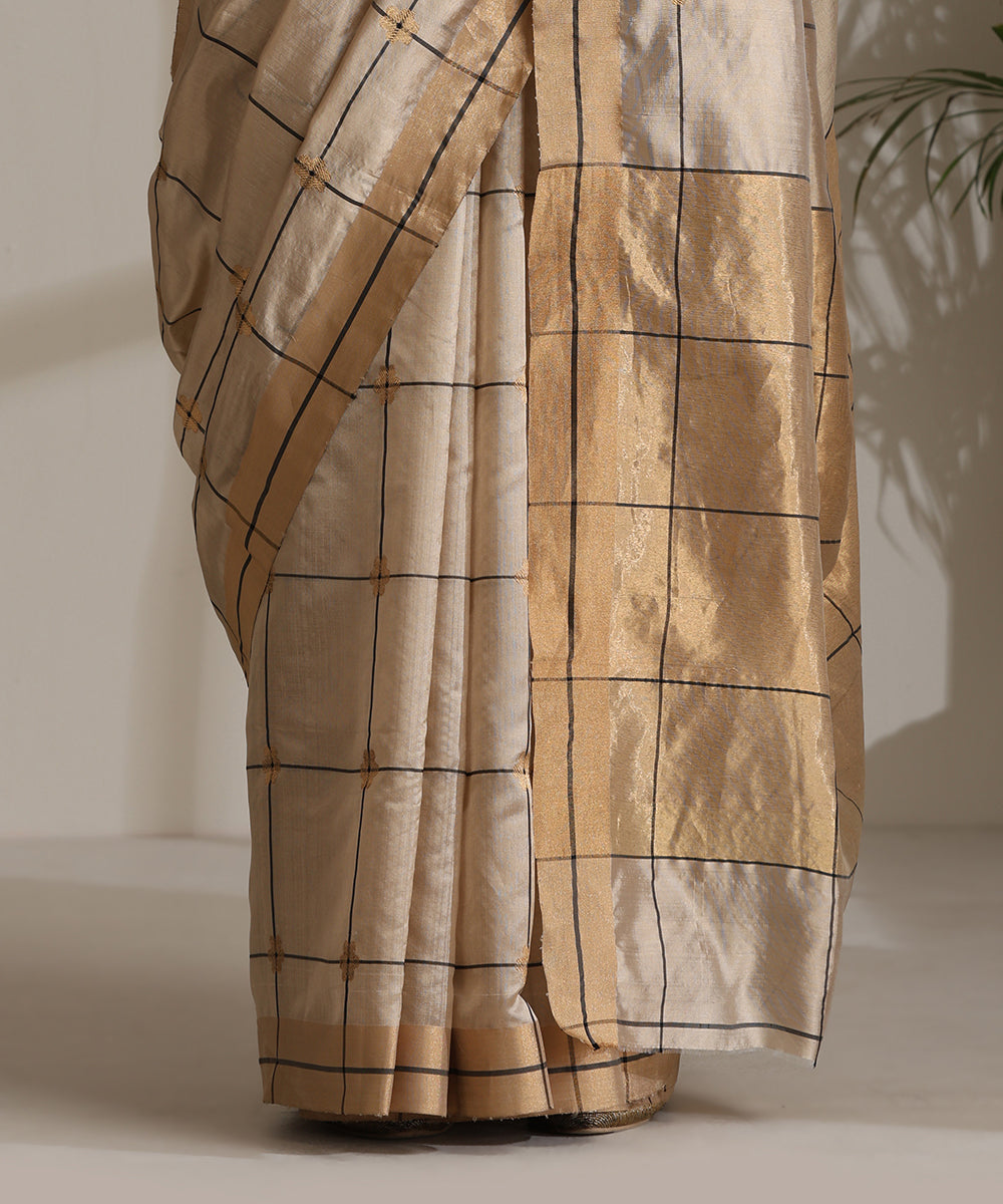 Beige_Handloom_Pure_Silk_Chanderi_Saree_With_Black_Checks_And_Zari_Booti_WeaverStory04