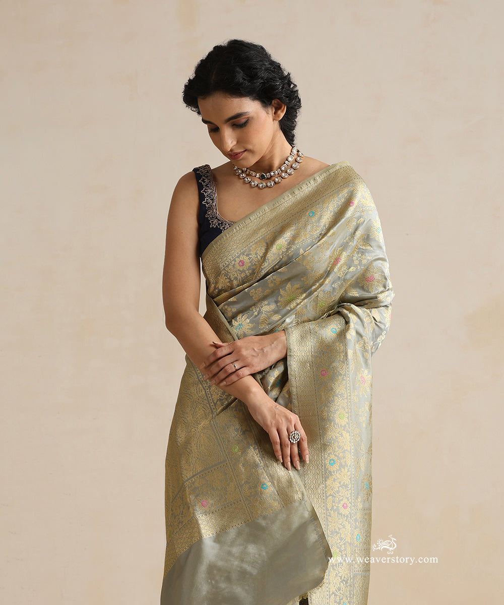 Handloom_Grey_Pure_Katan_Silk_All_Over_Kadhwa_Banarasi_Saree_With_Floral_Jaal_And_Meena_Booti_WeaverStory_02