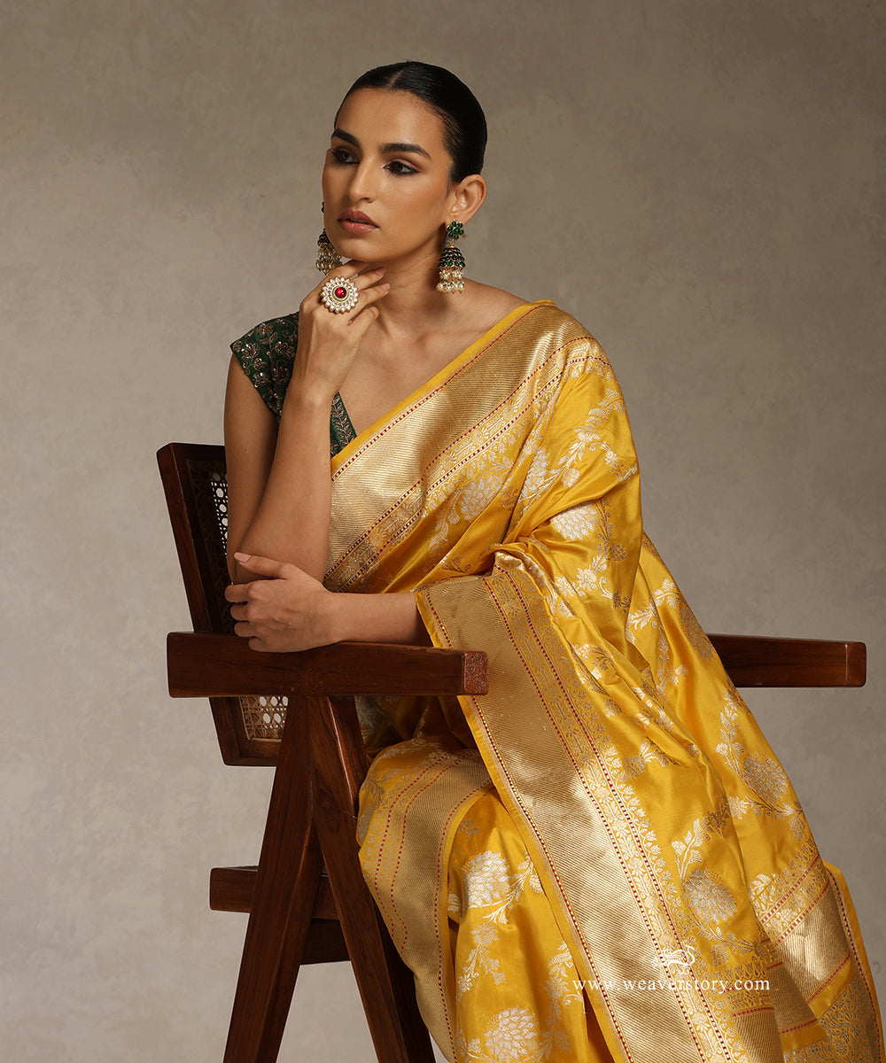 Yellow_Handloom_Pure_Katan_Silk_Kadhwa_Banarasi_Jangla_Saree_With_Silver_Zari_Meenakari_Floral_Jaal_WeaverStory_02