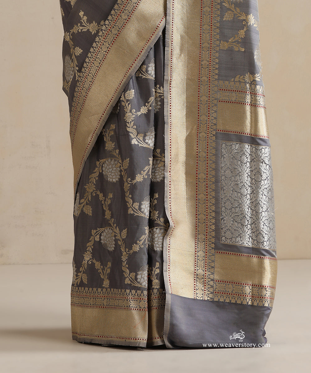 Handloom_Grey_Pure_Katan_Silk_Kadhwa_Banarasi_Saree_With_Silver_Zari_Meenakari_Floral_Jaal_WeaverStory_04