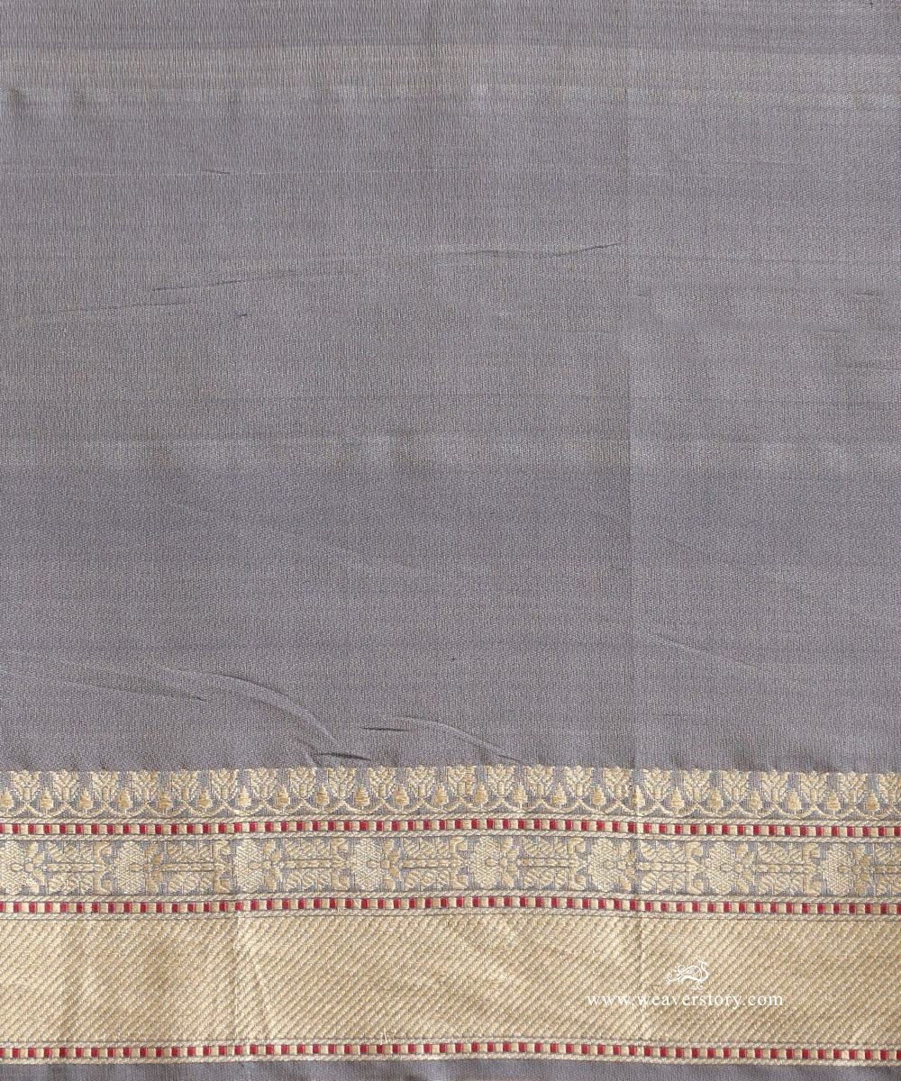 Handloom_Grey_Pure_Katan_Silk_Kadhwa_Banarasi_Saree_With_Silver_Zari_Meenakari_Floral_Jaal_WeaverStory_05