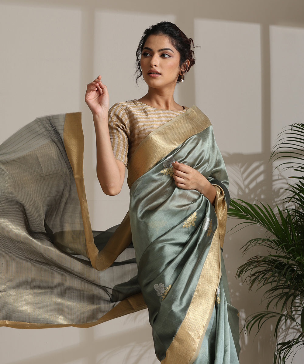 Handloom_Steel_Grey_Pure_Chanderi_Saree_With_Gulab_And_Meena_Booti_And_Nakshi_Border_WeaverStory01