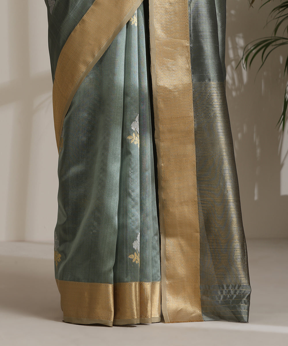 Handloom_Steel_Grey_Pure_Chanderi_Saree_With_Gulab_And_Meena_Booti_And_Nakshi_Border_WeaverStory04
