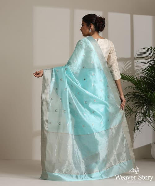 Handloom_Sky_Blue_Pure_Chanderi_Saree_With_Chand_Booti_And_Tissue_Border_WeaverStory03