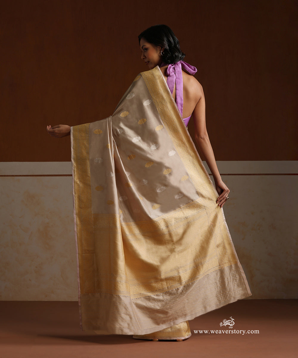 Handloom_Parle_Grey_Pure_Katan_Silk_Banarasi_Saree_All_Over_Sona_Rupa_Kadhwa_Booti_WeaverStory_03