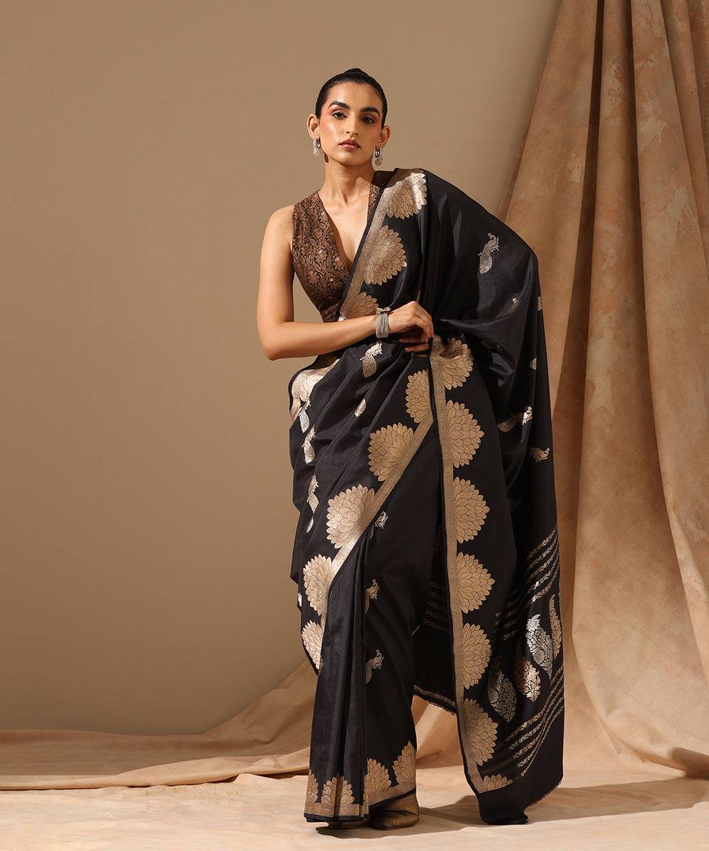 Black_Handloom_Pure_Katan_Silk_Banarasi_Saree_With_Kadhwa_Border_WeaverStory_02