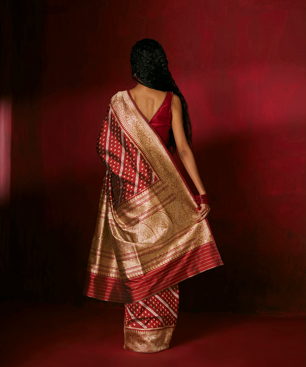 Handloom Maroon Pure Katan Silk Banarasi Saree With Diagonal Bel