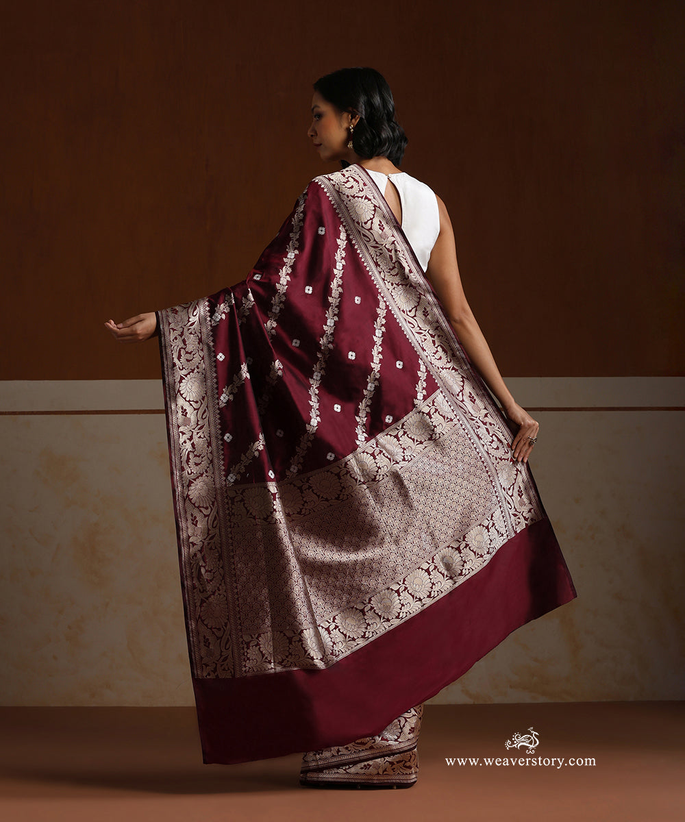 Maroon_And_Black_Dual_Tone_Handloom_Pure_Katan_Silk_Banarasi_Saree_With_Kadhwa_Jaal_And_Sona_Rupa_Zari_WeaverStory_03