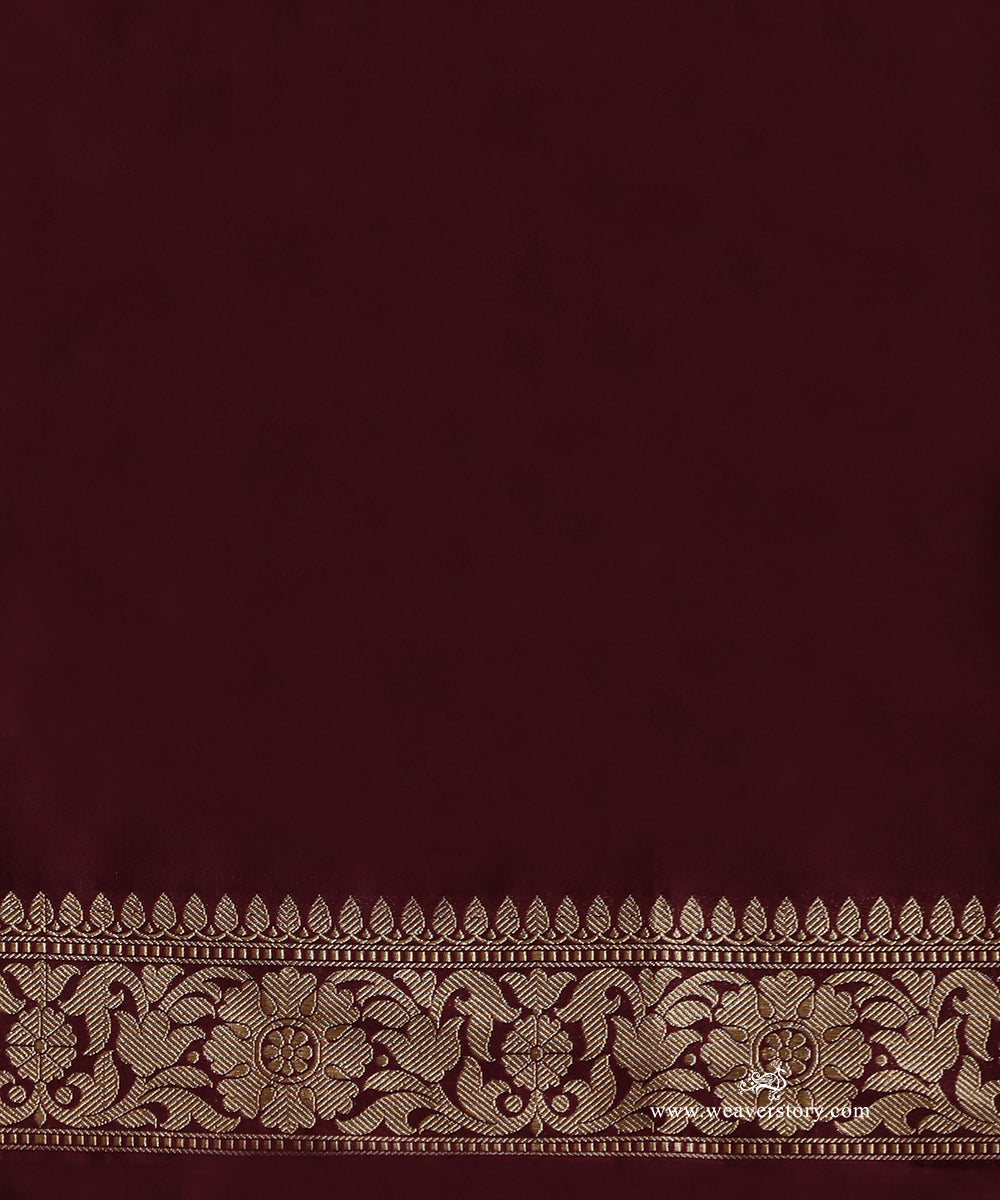 Maroon_And_Black_Dual_Tone_Handloom_Pure_Katan_Silk_Banarasi_Saree_With_Kadhwa_Jaal_And_Sona_Rupa_Zari_WeaverStory_05