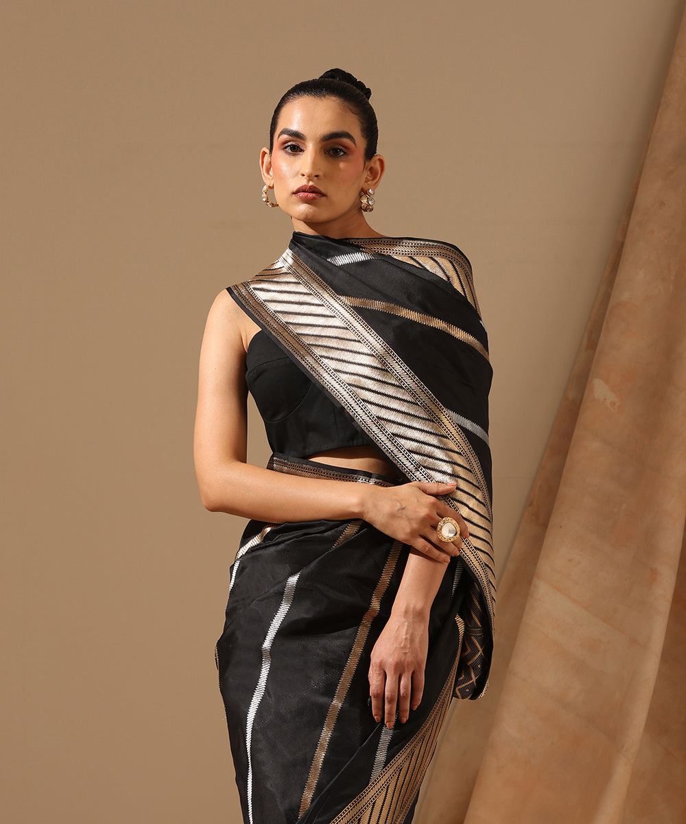 Handloom_Black_Pure_Katan_Silk_Banarasi_Saree_With_Aada_Bel_WeaverStory_01