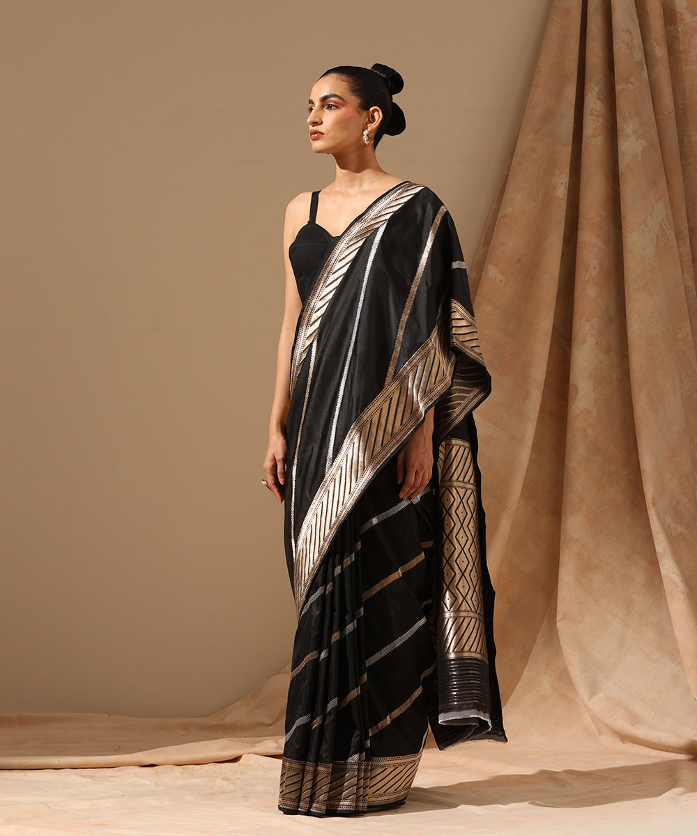 Handloom_Black_Pure_Katan_Silk_Banarasi_Saree_With_Aada_Bel_WeaverStory_02