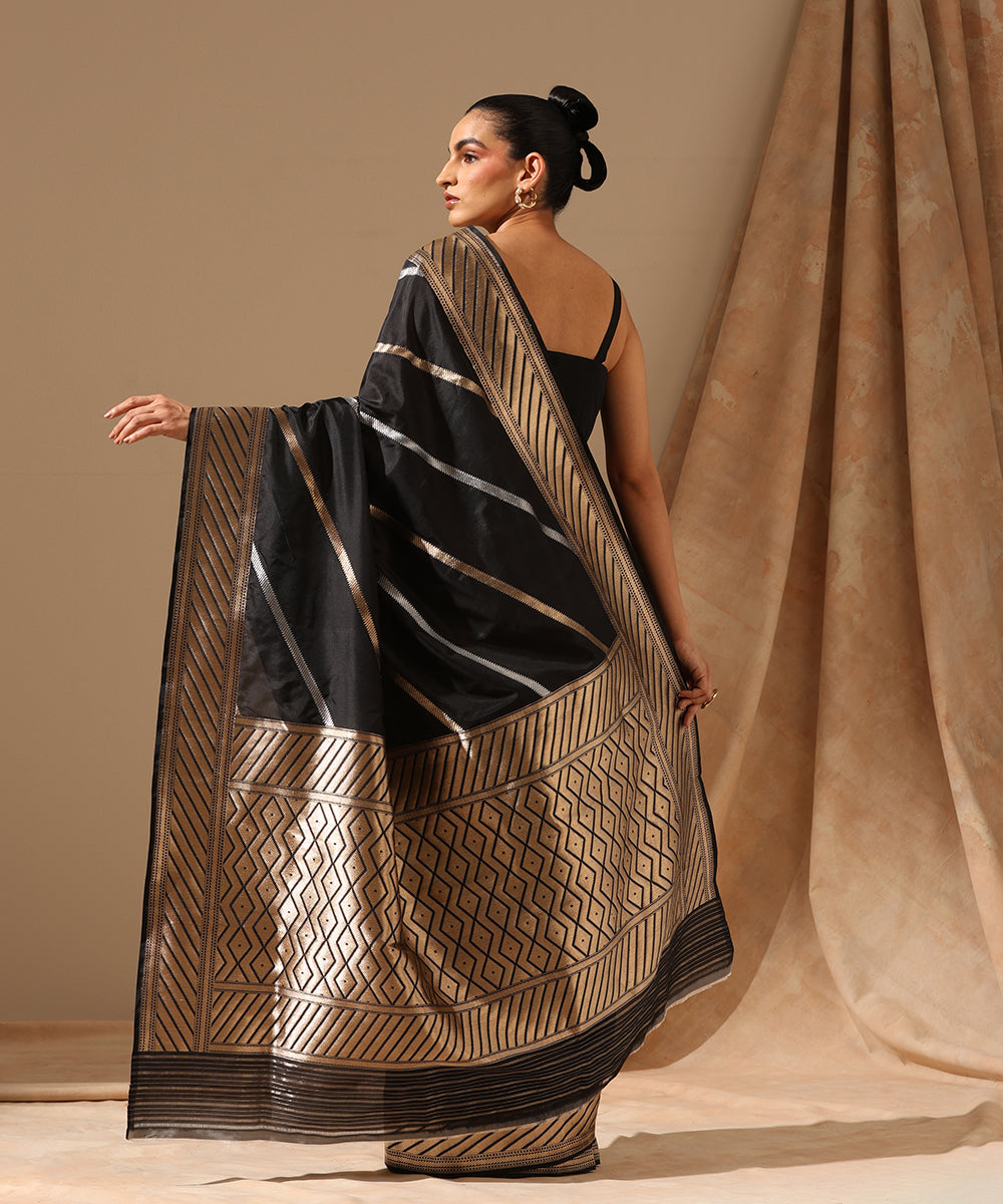 Handloom_Black_Pure_Katan_Silk_Banarasi_Saree_With_Aada_Bel_WeaverStory_03