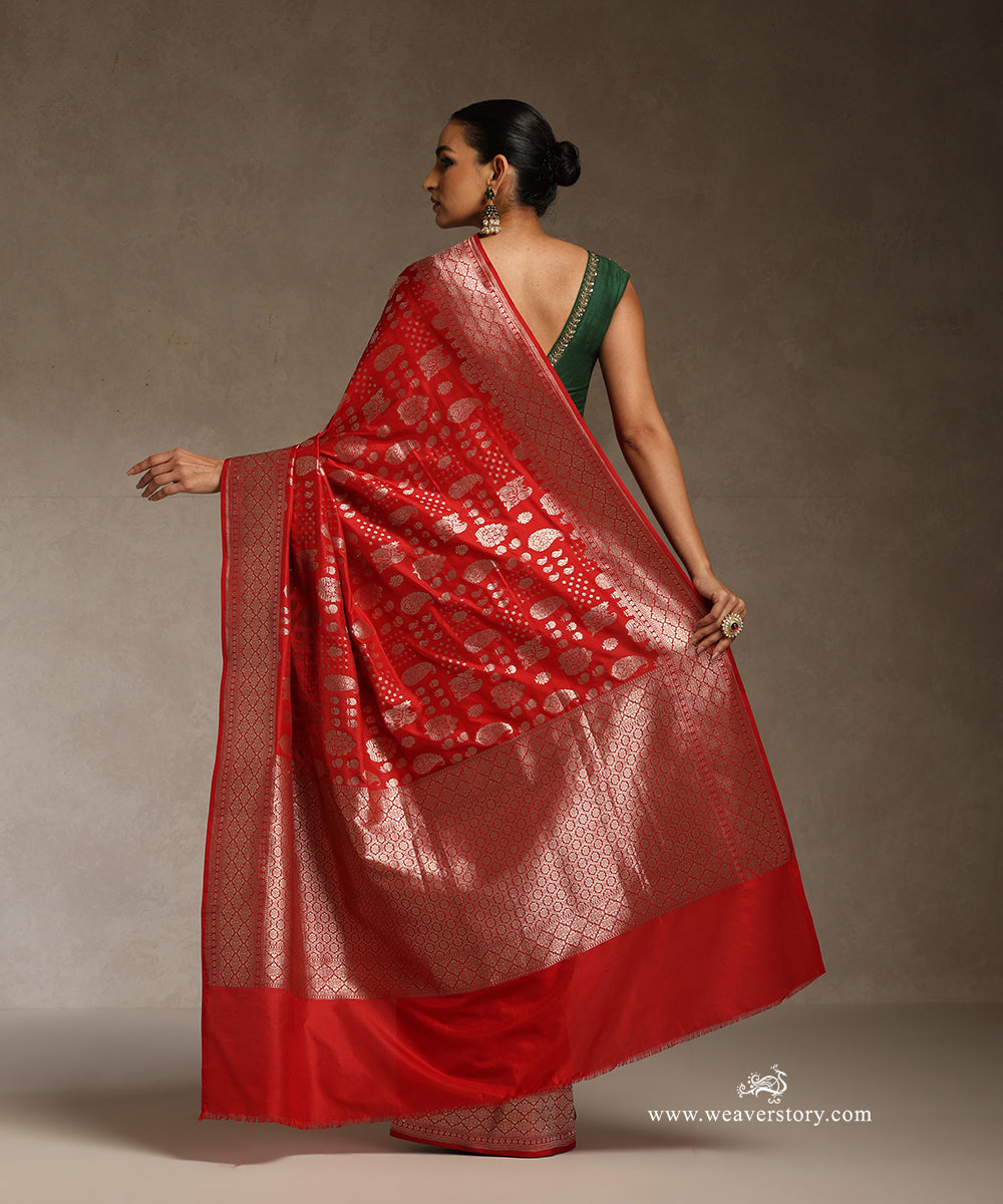 Red_Handloom_Pure_Katan_Silk_Banarasi_Cutwork_Saree_With_Paisleys_And_Mughal_Motifs_In_Gold_Zari_WeaverStory_03