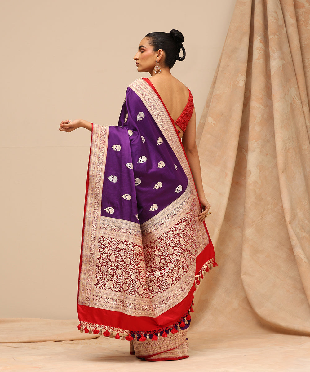 Purple_Handloom_Pure_Mashroo_Silk_Banarasi_Saree_With_Red_Border_WeaverStory_03
