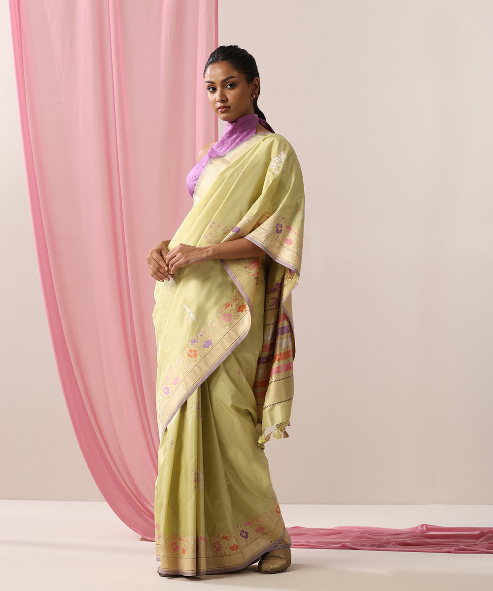 Handloom_Light_Green_Pure_Katan_Silk_Banarasi_Saree_With_Floral_Meenakari_Border_And_Lilac_Selvedge_WeaverStory_02
