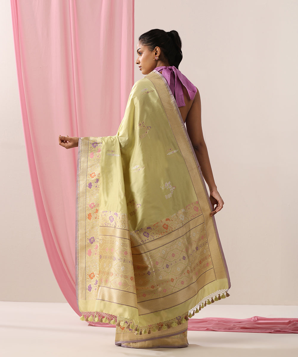 Handloom_Light_Green_Pure_Katan_Silk_Banarasi_Saree_With_Floral_Meenakari_Border_And_Lilac_Selvedge_WeaverStory_03