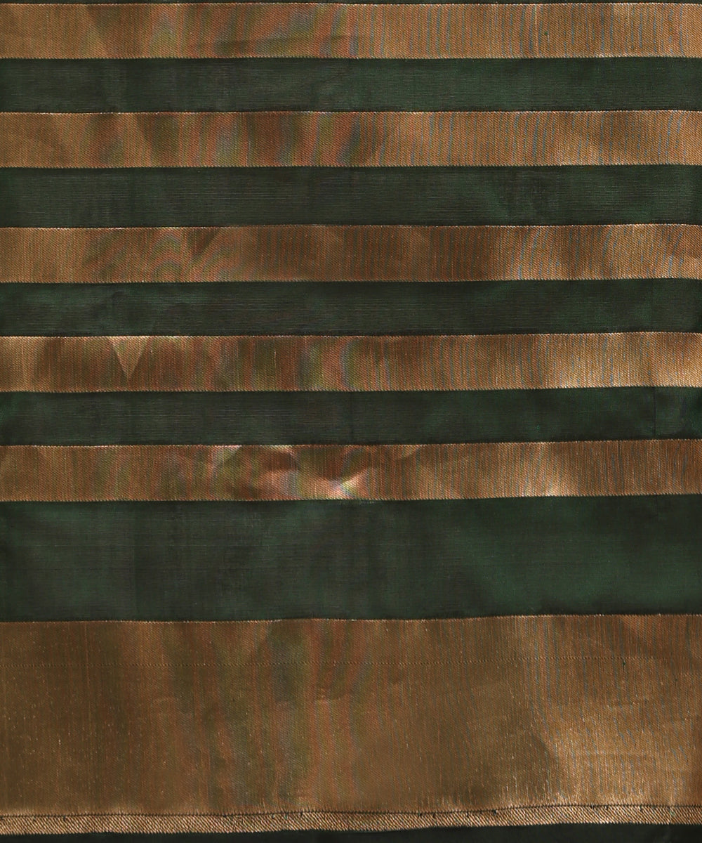 Bottle_Green_Handloom_Pure_Katan_Silk_Banarasi_Saree_With_Abstract_Motifs_And_Scalloped_Border_WeaverStory_05