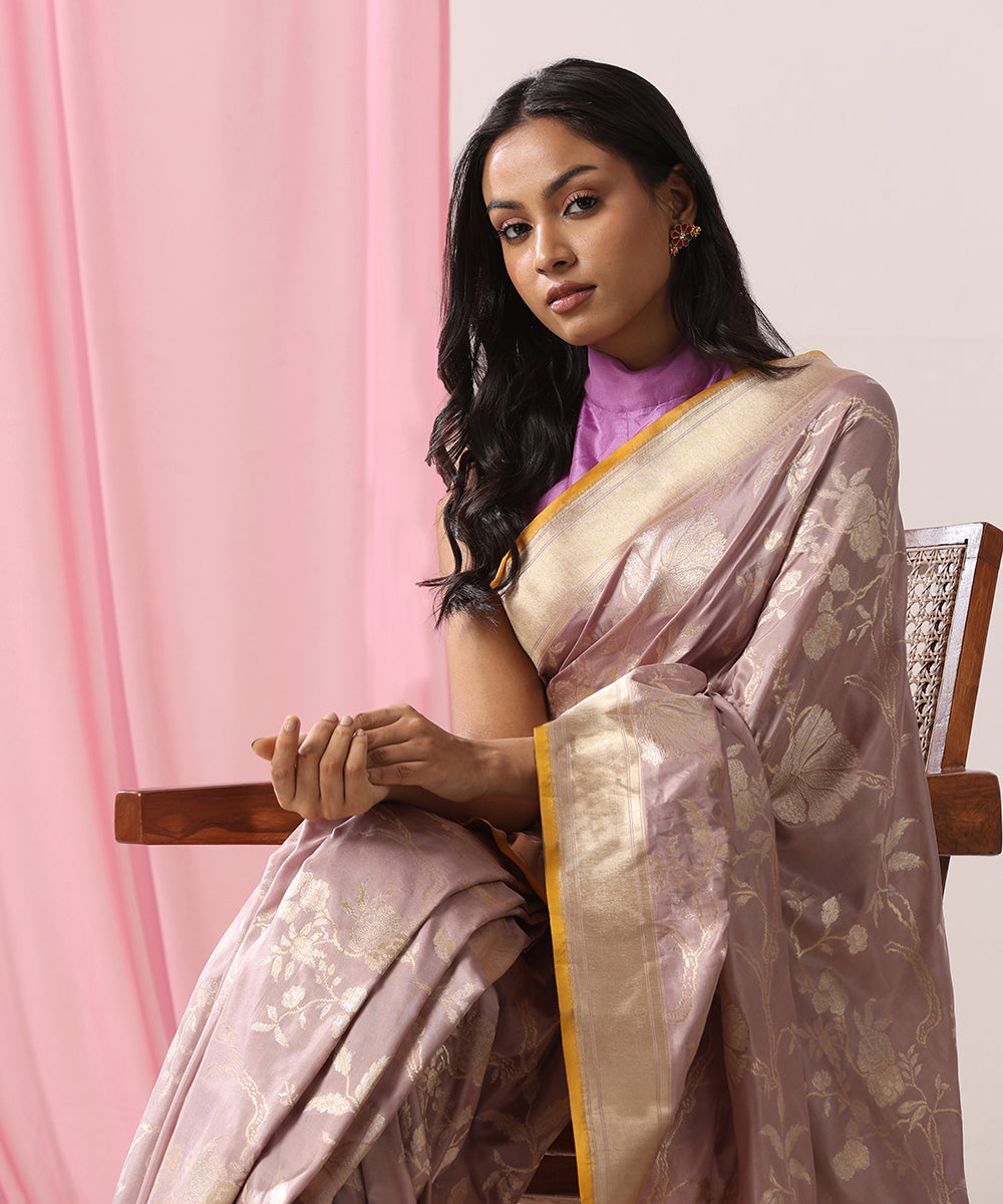 Mauve_Handloom_Pure_Katan_Silk_Banarasi_Saree_With_Abstract_Floral_Motifs_WeaverStory_01
