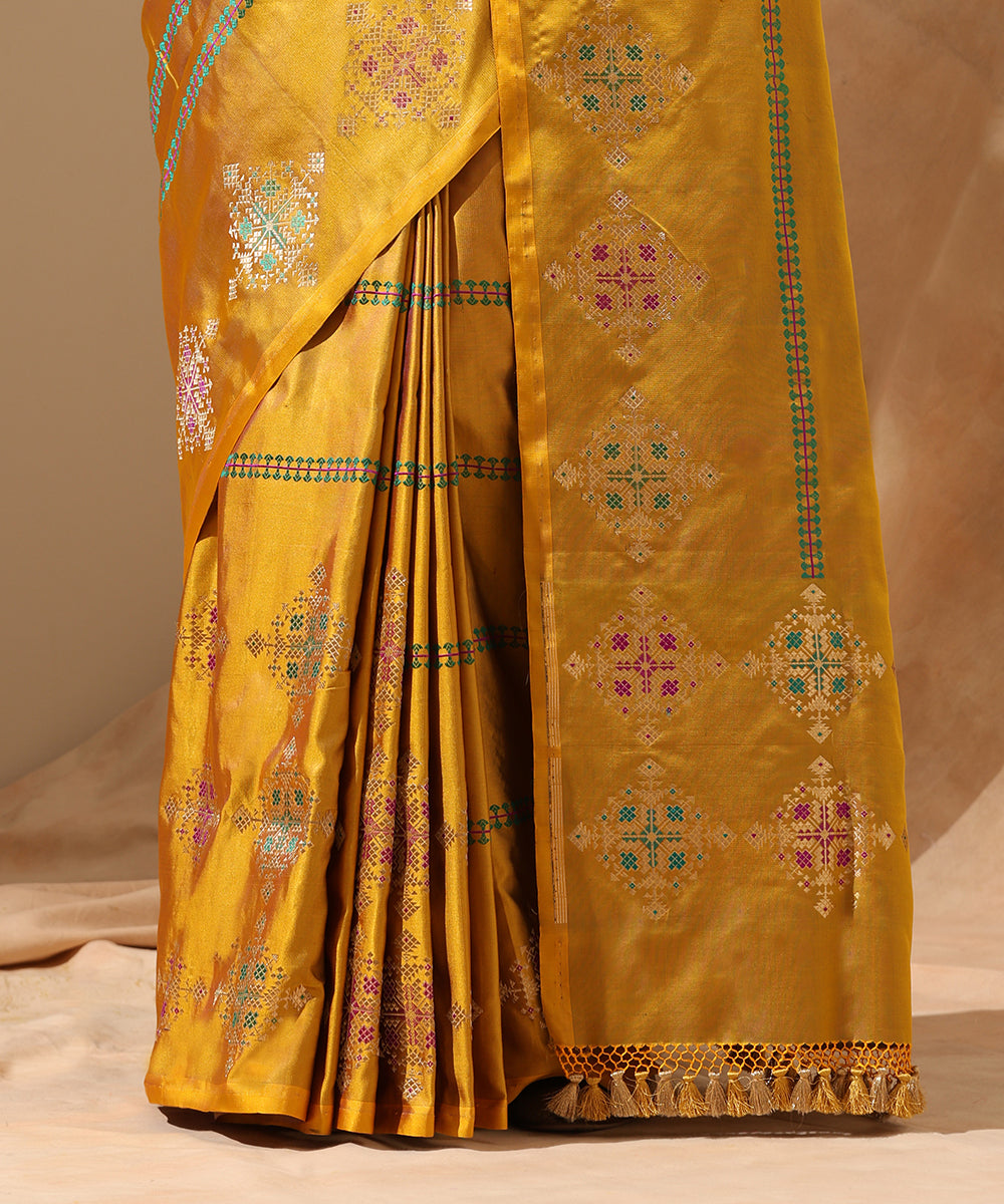 Mustard_Handloom_Pure_Satin_Silk_Tanchoi_Banarasi_Saree_With_Stripes_And_Contemporary_Motifs_On_Border_WeaverStory_04