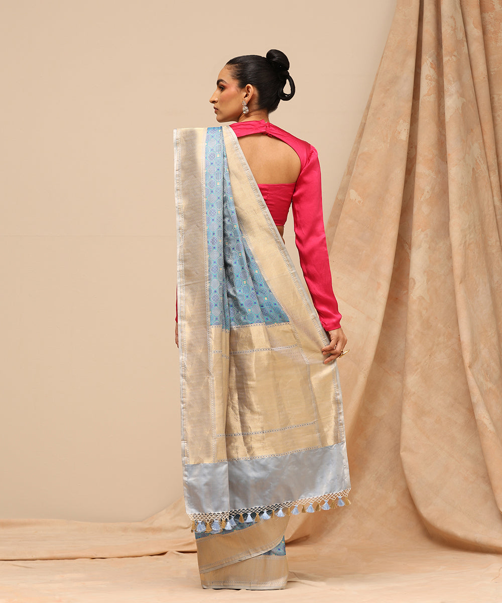 Handloom_Grey_And_Blue_Pure_Satin_Tanchoi_Silk_Banarasi_Saree_With_Zari_Border_WeaverStory_03