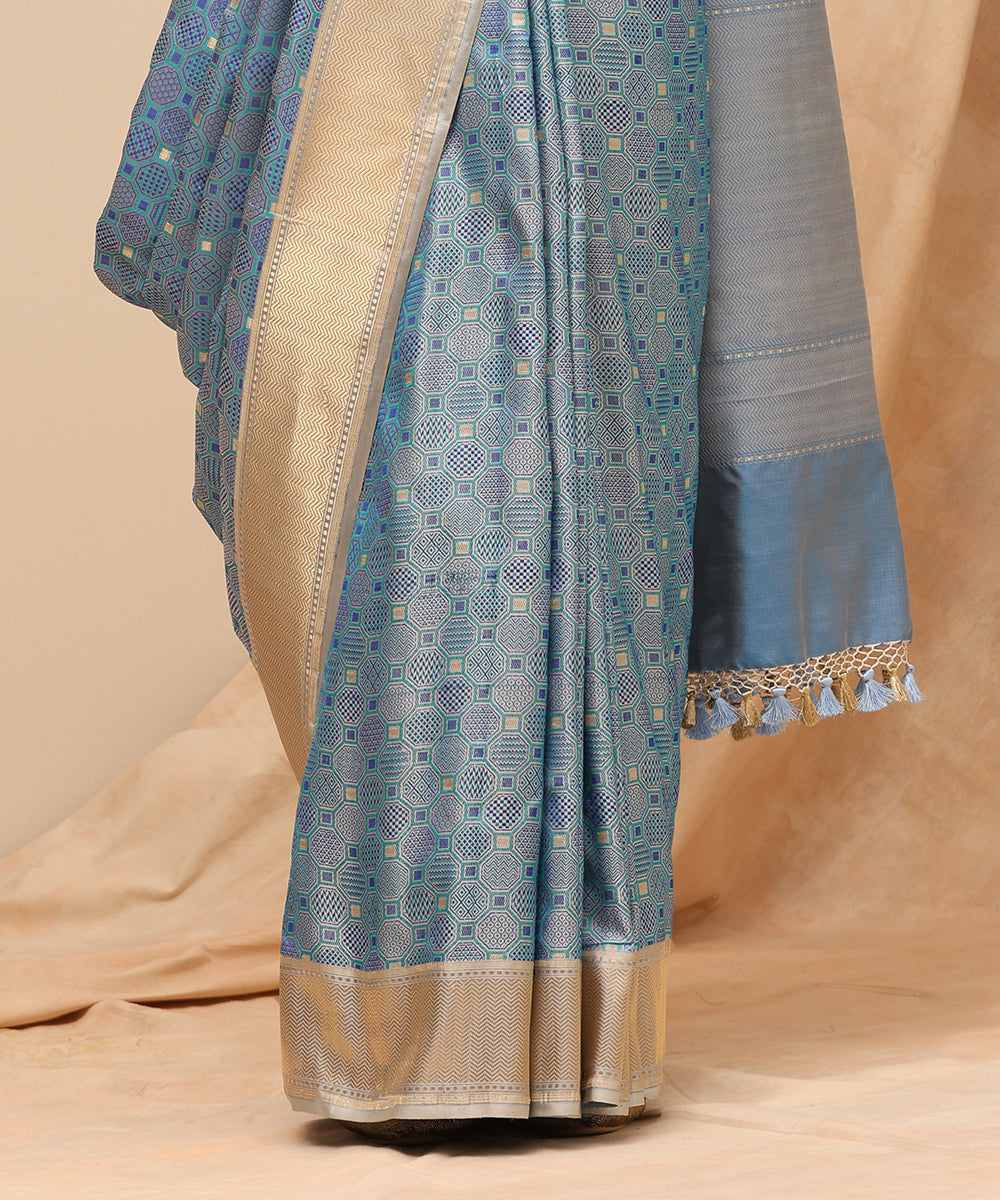 Handloom_Grey_And_Blue_Pure_Satin_Tanchoi_Silk_Banarasi_Saree_With_Zari_Border_WeaverStory_04