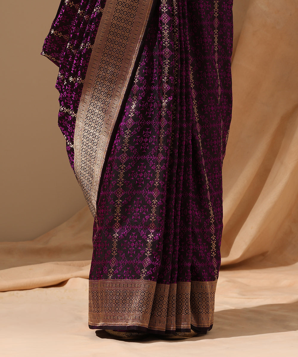 Handloom_Black_And_Magenta_Pure_Satin_Silk_Tanchoi_Banarasi_Saree_With_Zari_Stripes_WeaverStory_04