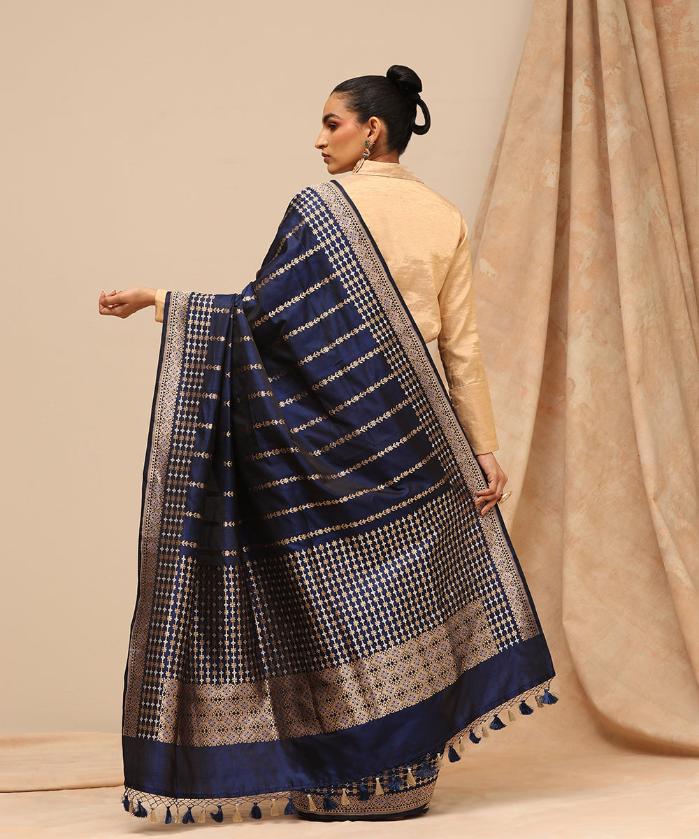 Navy_Blue_Handloom_Pure_Satin_Silk_Tanchoi_Banarasi_Saree_With_Kadhwa_Zari_Motifs_WeaverStory_03