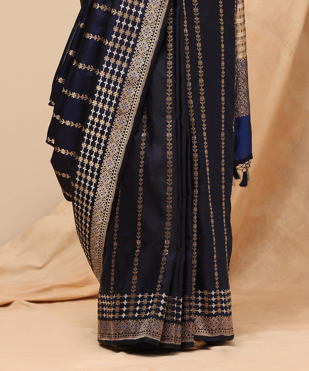 Navy_Blue_Handloom_Pure_Satin_Silk_Tanchoi_Banarasi_Saree_With_Kadhwa_Zari_Motifs_WeaverStory_04