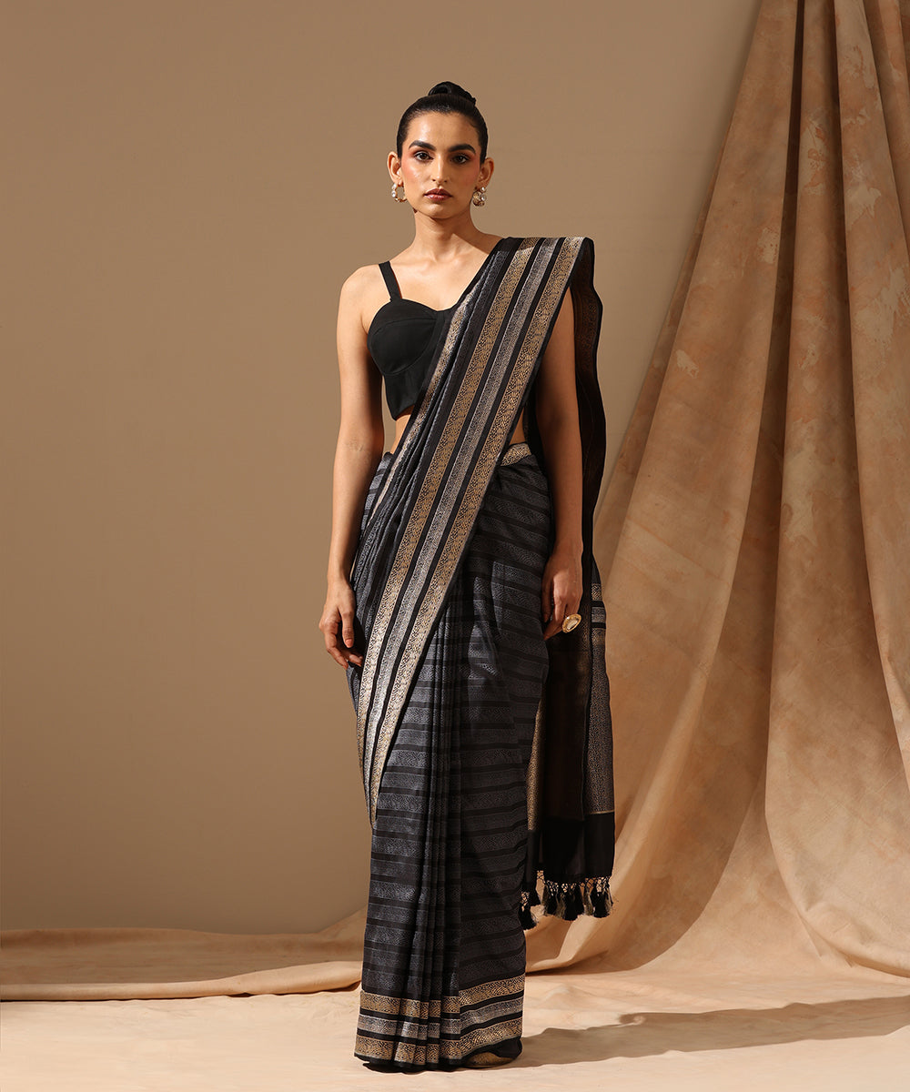Handloom_Charcoal_Grey_And_Black_Pure_Satin_Silk_Tanchoi_Banarasi_Saree_With_Zari_Border_WeaverStory_02