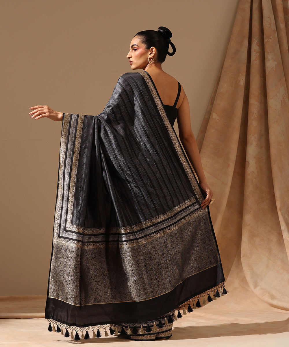 Handloom_Charcoal_Grey_And_Black_Pure_Satin_Silk_Tanchoi_Banarasi_Saree_With_Zari_Border_WeaverStory_03