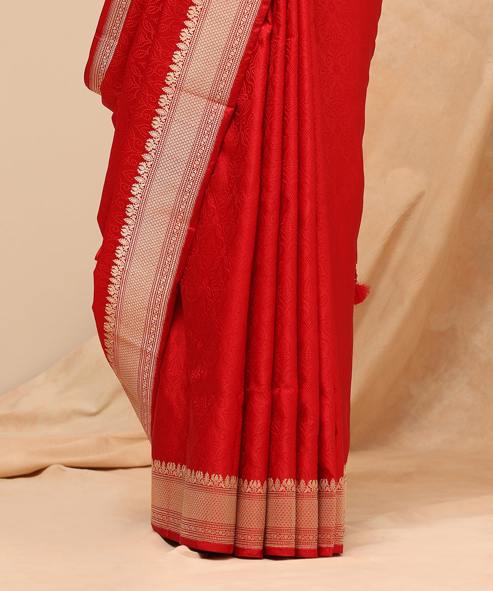 Red_Handloom_Pure_Satin_Silk_Tanchoi_Banarasi_Saree_With_Gold_Zari_Border_WeaverStory_04