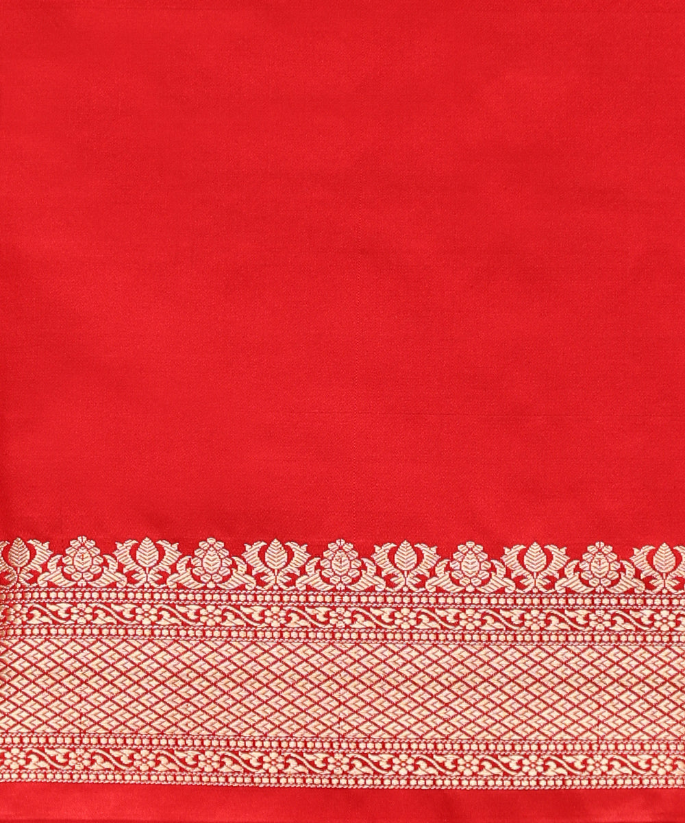 Red_Handloom_Pure_Satin_Silk_Tanchoi_Banarasi_Saree_With_Gold_Zari_Border_WeaverStory_05