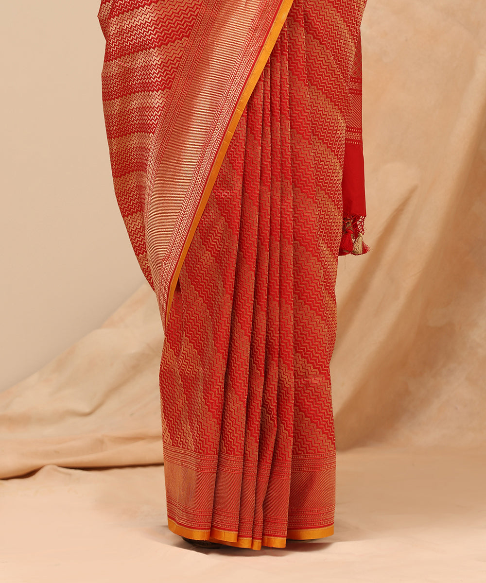 Handloom_Red_Pure_Katan_Silk_Zari_Tanchoi_Banarasi_Saree_With_Contemporary_Design_WeaverStory_04