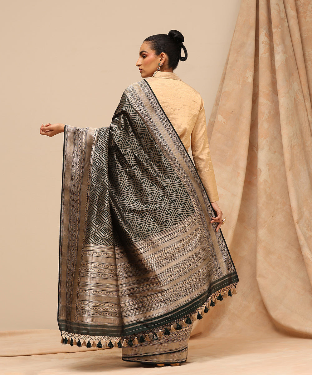 Green_And_Gold_Pure_Katan_Silk_Handloom_Banarasi_Zari_Tanchoi_Saree_With_Contemporary_Design_And_Gold_Zari_Border_WeaverStory_03