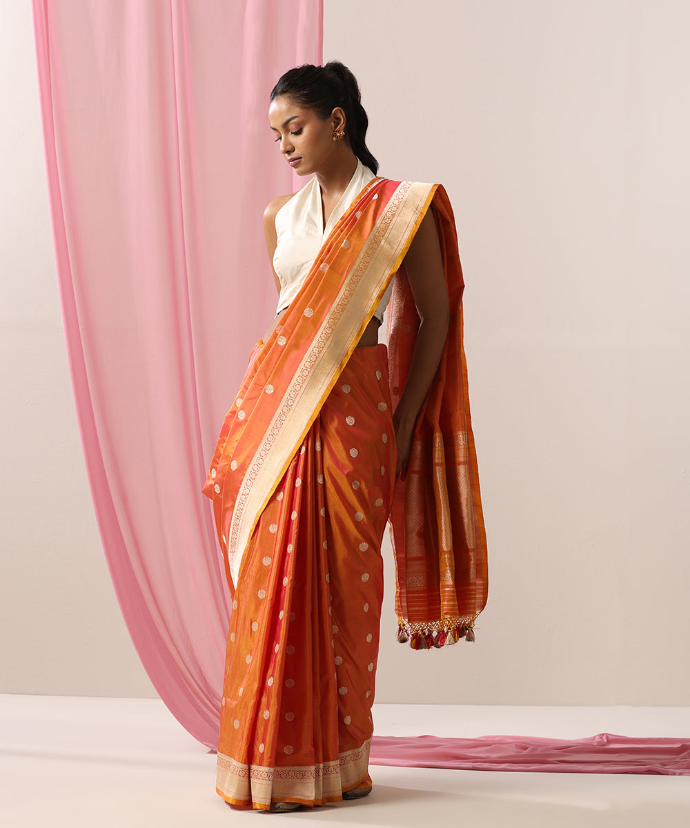 Handloom_Peach_And_Yellow_Dual_Tone_Pure_Katan_Silk_Banarasi_Saree_With_Asharfi_Booti_WeaverStory_02