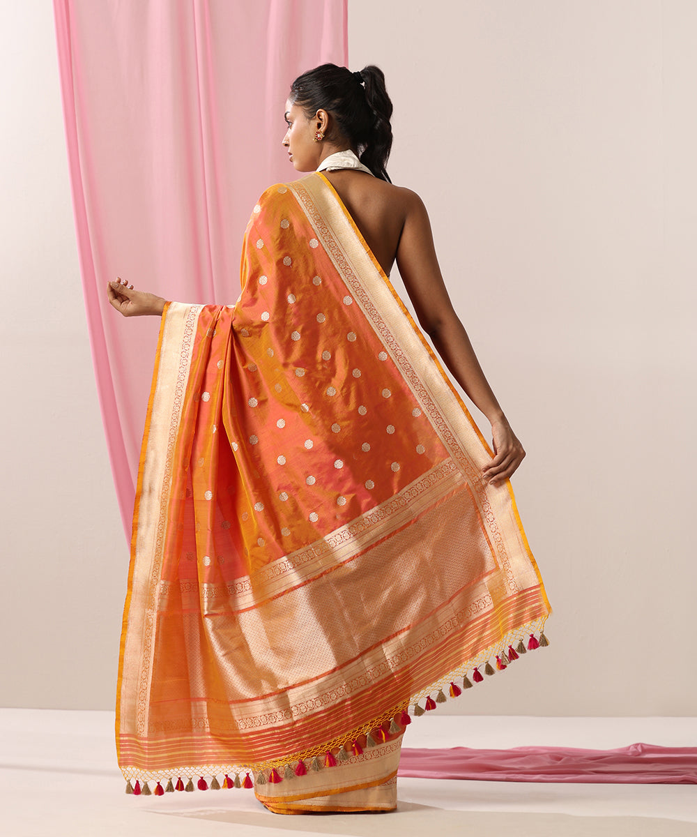 Handloom_Peach_And_Yellow_Dual_Tone_Pure_Katan_Silk_Banarasi_Saree_With_Asharfi_Booti_WeaverStory_03