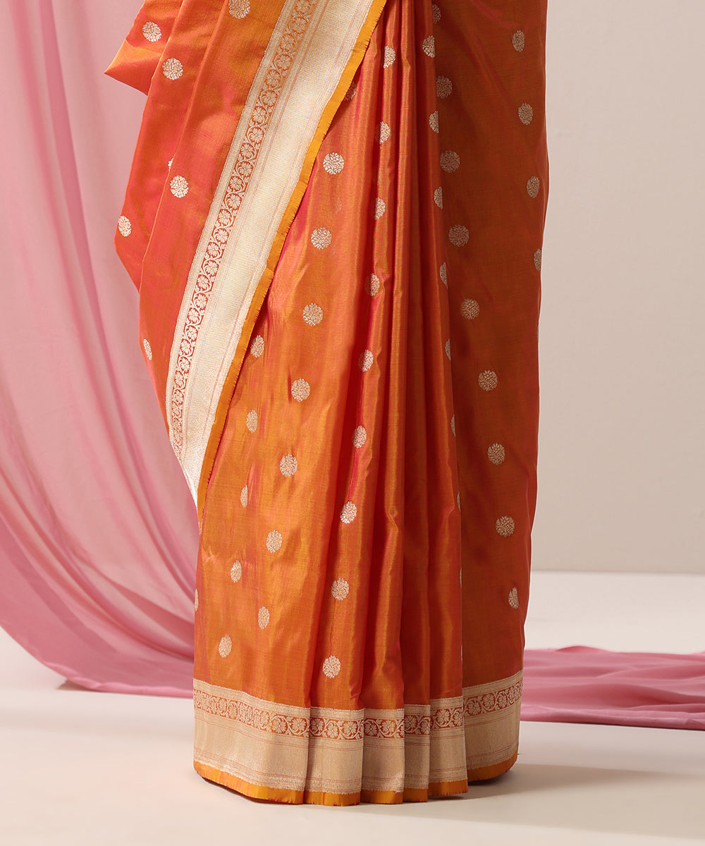 Handloom_Peach_And_Yellow_Dual_Tone_Pure_Katan_Silk_Banarasi_Saree_With_Asharfi_Booti_WeaverStory_04